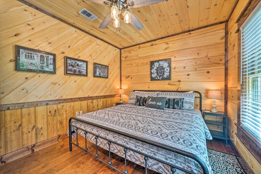 'falling Star' Eagletown Cabin w/ Hot Tub: Pets OK view 5