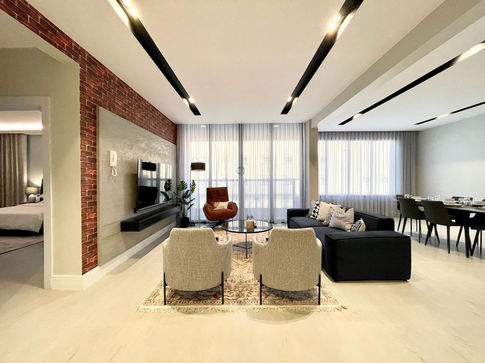 C Living - Premium 3 Bedroom - AQIQ