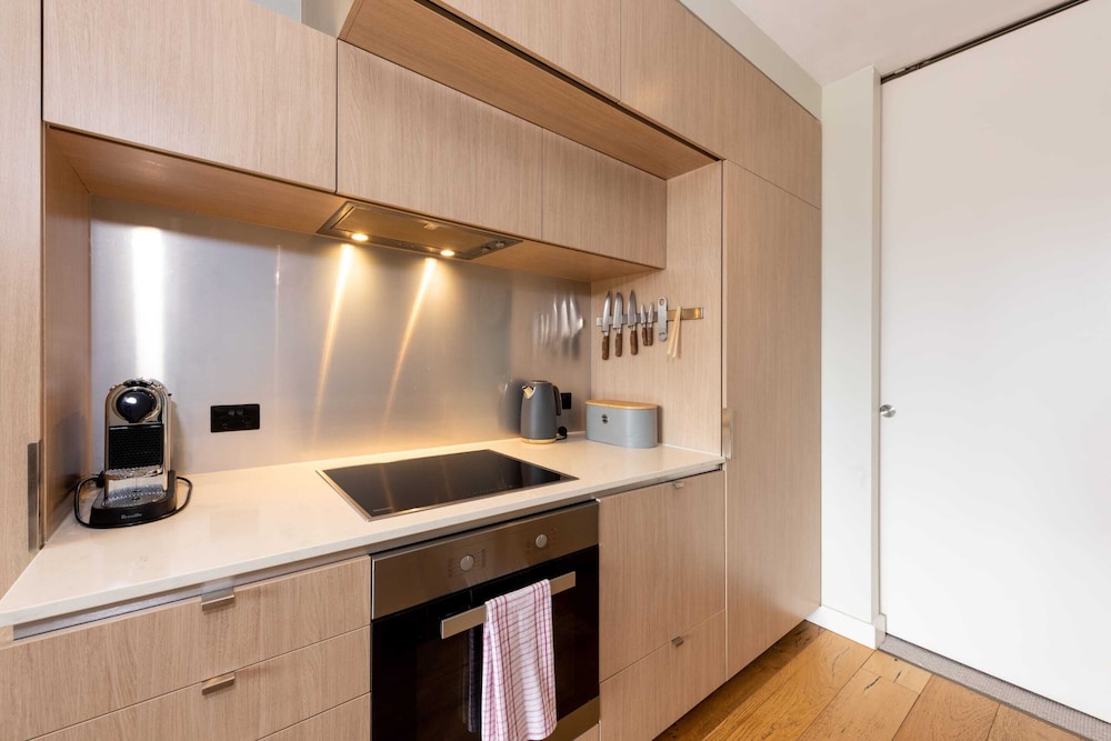 2-bed in South Melbourne w/ Beautiful City Views