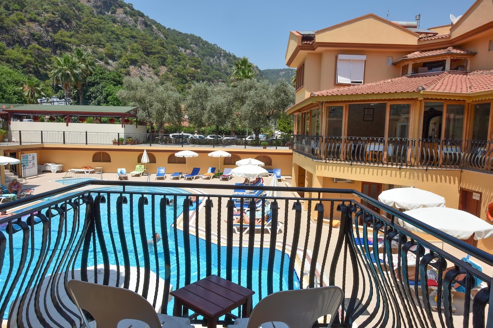 Belcehan Beach Hotel - Image 32