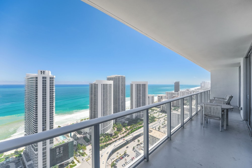 40th-Floor Gem Top Views & Amenities
