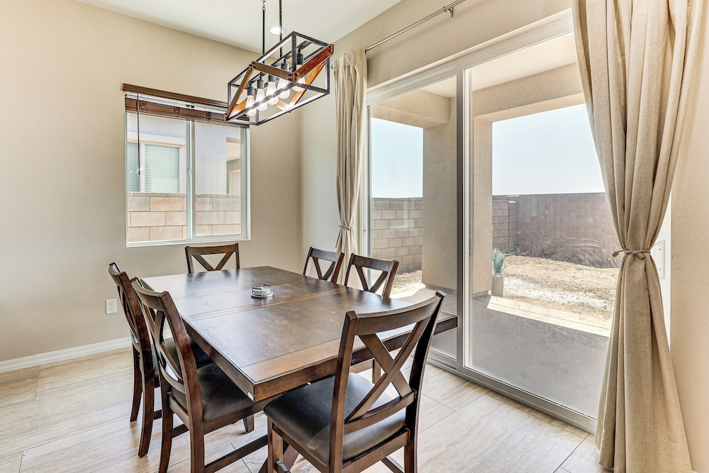 3 Mi to Colorado River: New-build Family Home!