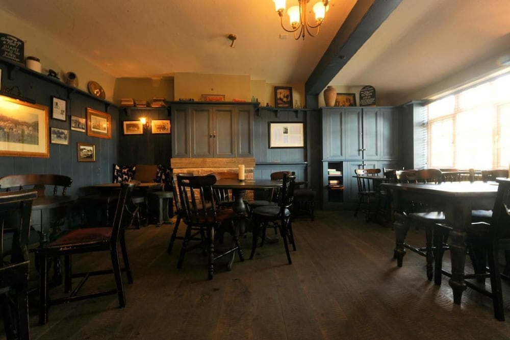 Knutsford Vacations - The Dog at Peover - Property Image 12