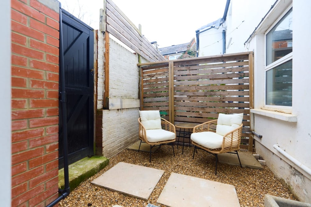 The Kingswood Place - Modern 2bdr With Terrace