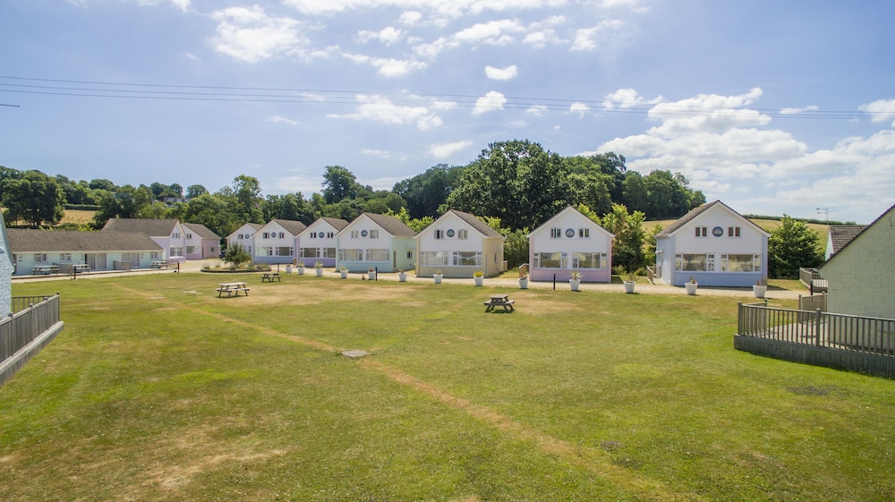 Seaview Holidays - Salterns Village