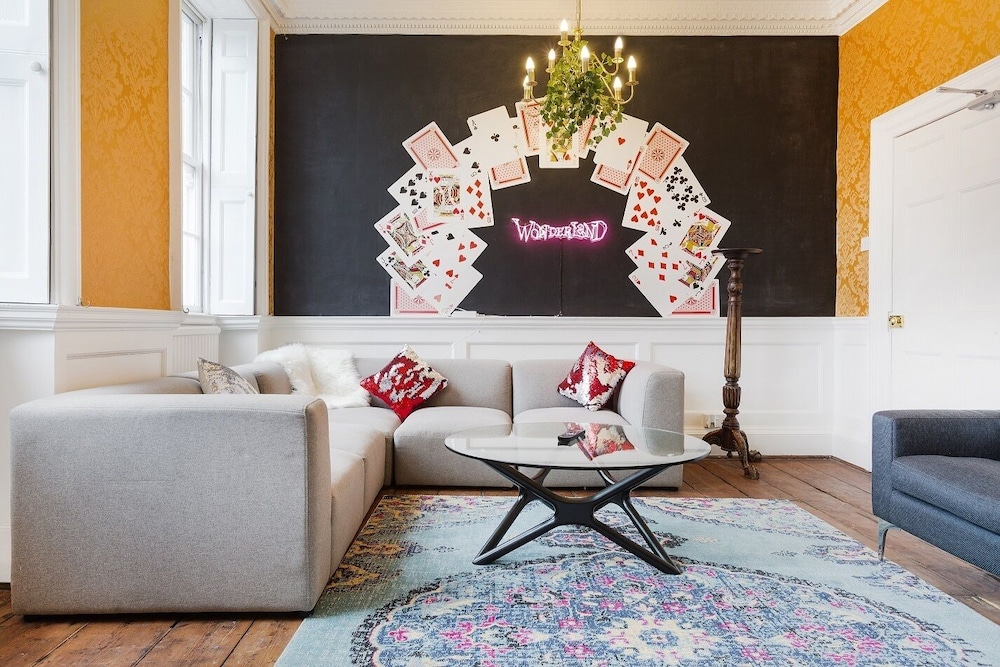 The Wonderland Townhouse - Amazing Alice in Wonderland 8BDR Home