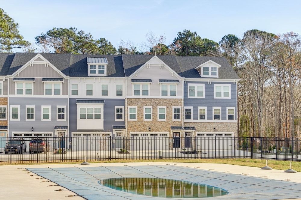 4 Mi to Ocean City Beach: Large Family Townhome