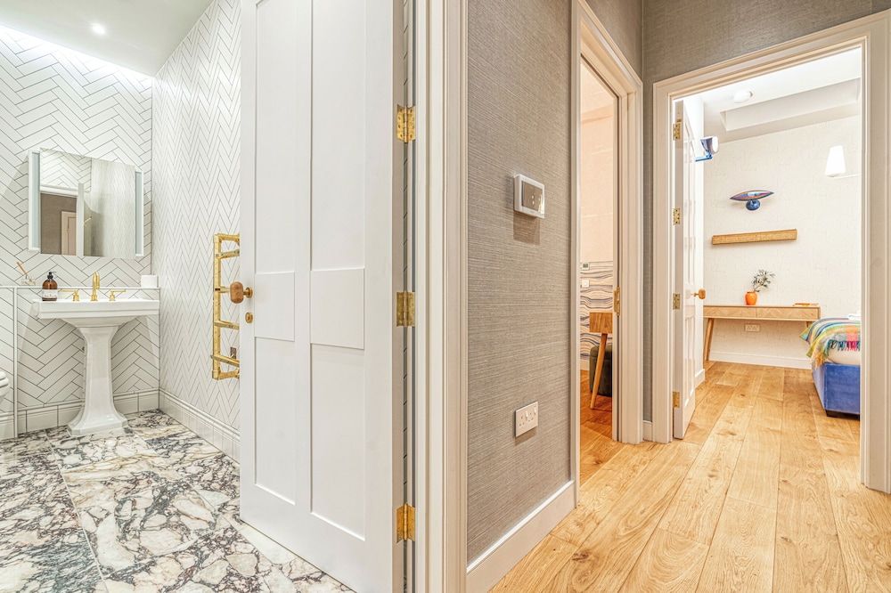Luxury flats near Big Ben and London Eye