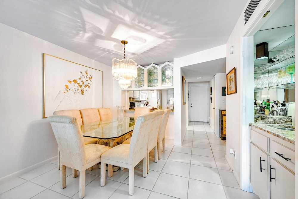 Waterfront Marco Island Condo < 1/4 Mi to Beach!