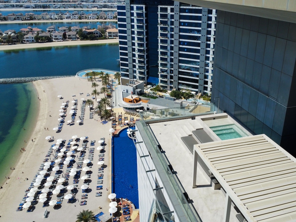High End 4BR Penthouse With Private Pool and Skyline Views