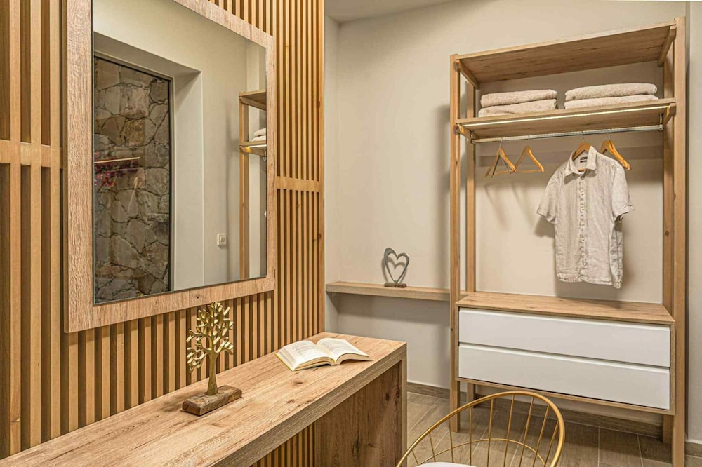Pietra Cave Suite With Private Pool
