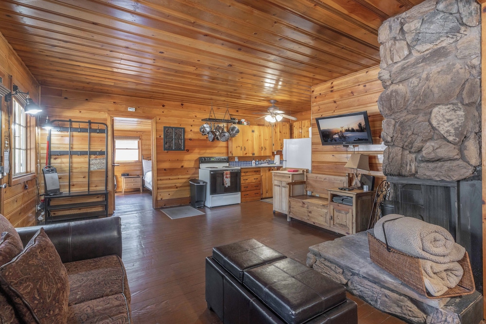True Big Bear Lake Cabin with jacuzzi