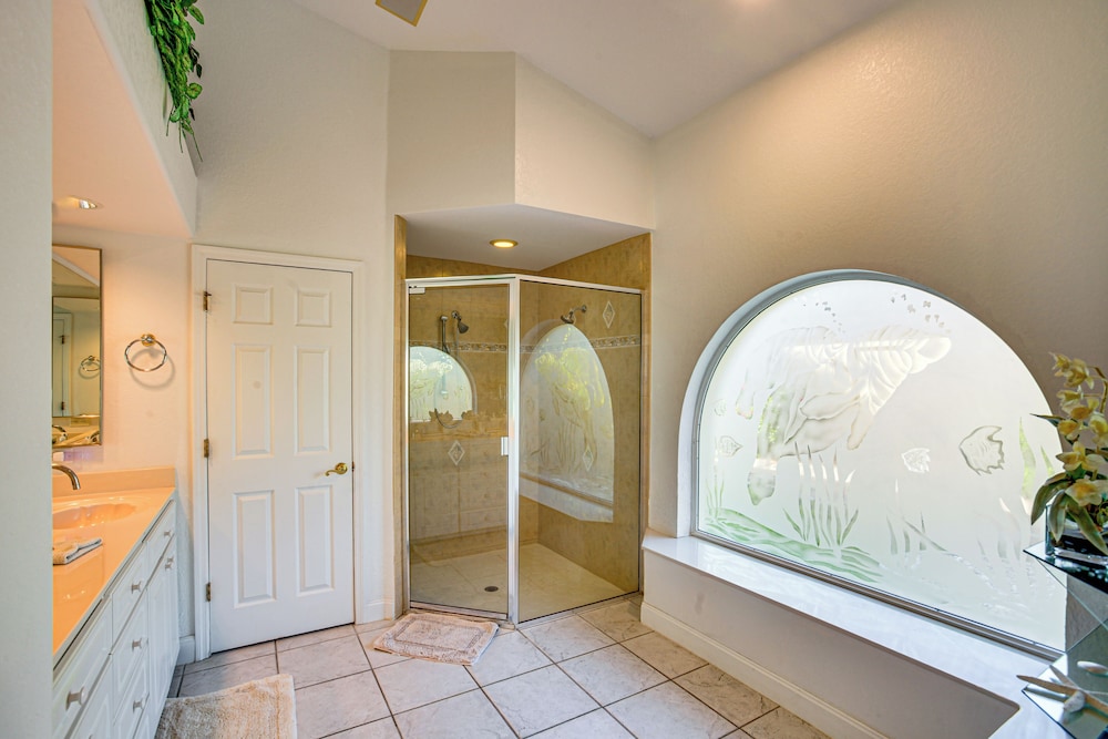 Tarpon Point Retreat w/ Dock: 1 Mi to Marina!