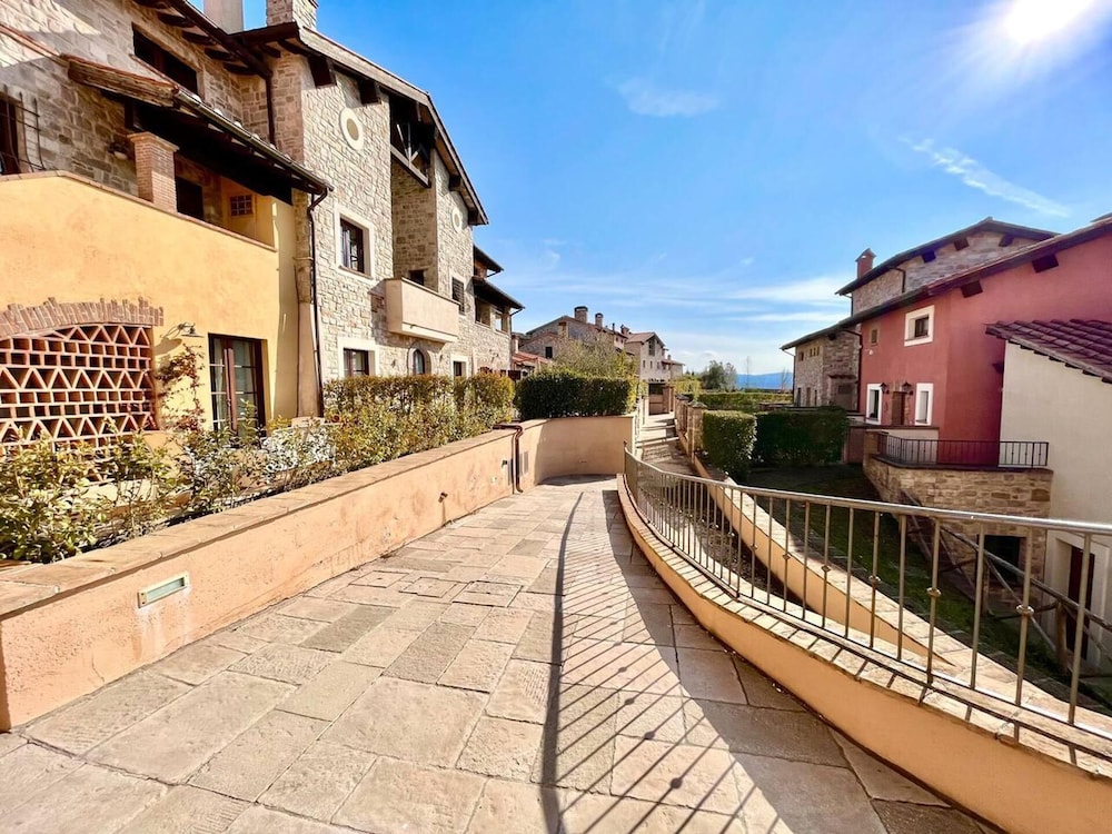 Stylish Umbrian Apartment Garden Pool nr Orvieto view 5