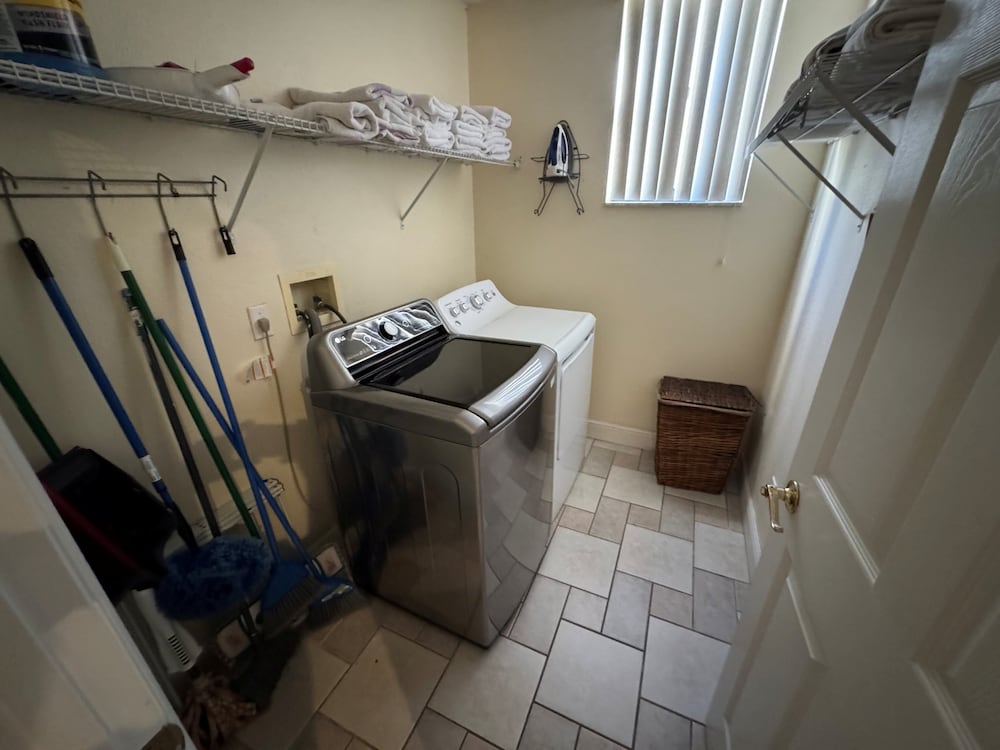 Southern Comfort on Hampton Lakes - The Ultimate Luxury Retreat! - Image 3