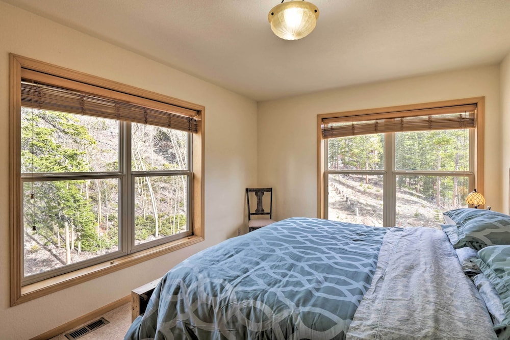 Alma Home ~ 20 Mi to Breckenridge: Mtn Views! view 5