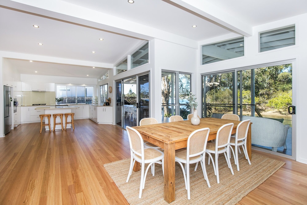 Luxe Waterfront Stay -Tallebudgera Creek