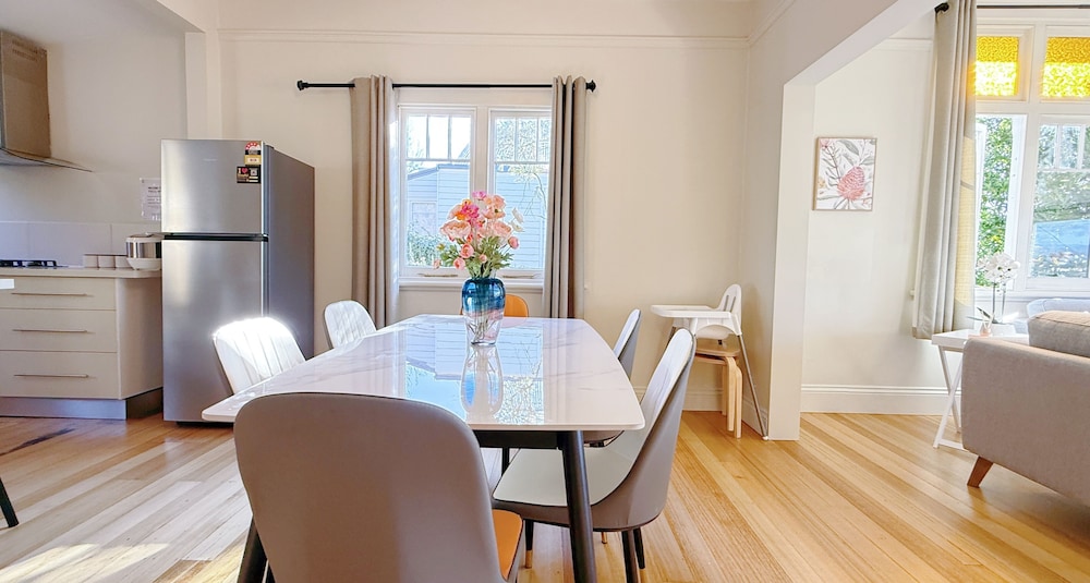 StayAU 2BR Home w/ Stunning Views in Tasmania