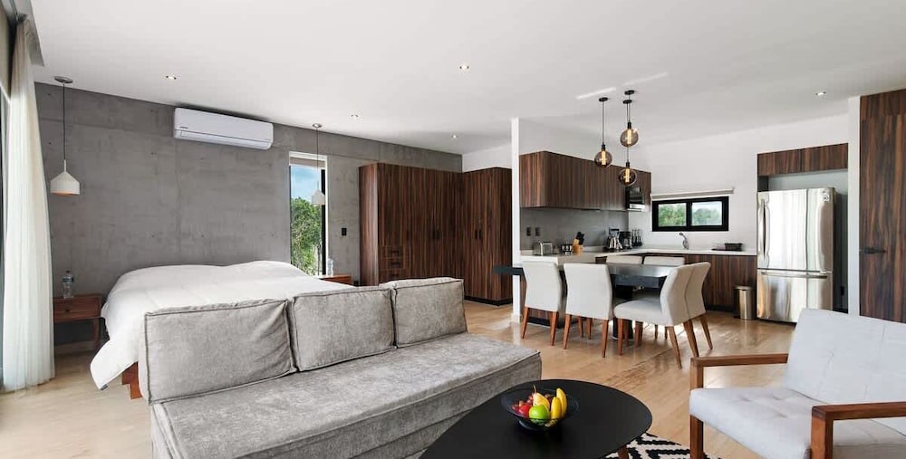2 BR Apartment With Spacious Loft Close From Beach Zone