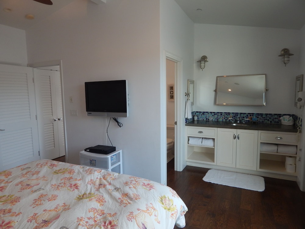 359 1st Street 1 Bedroom Condo by Redawning view 2