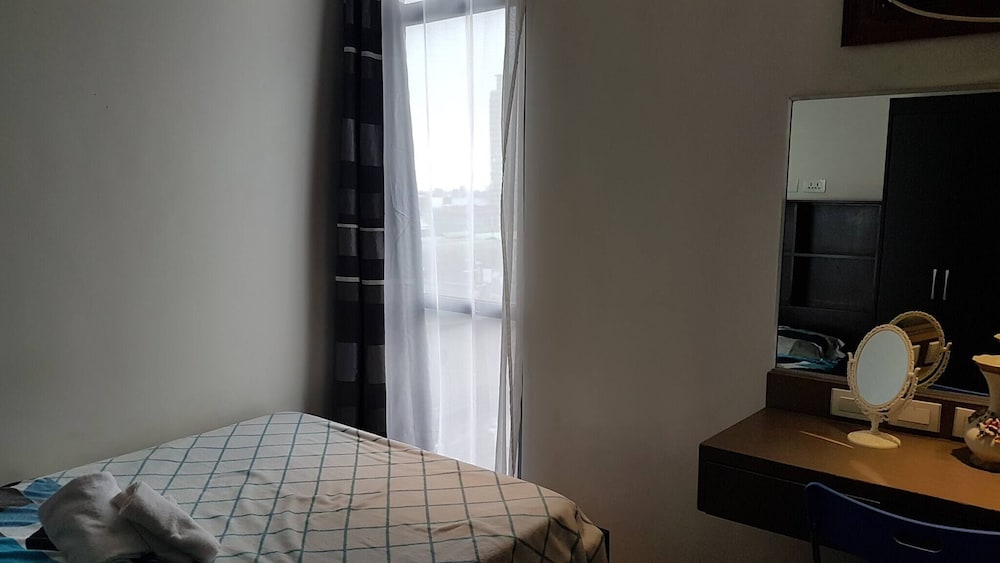 Araneta Cubao No Brown Outs 1BR Furnished Condo With Balcony Free Wifi Netflix