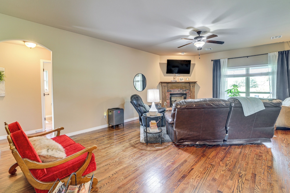 Tulsa Area Retreat w/ Trail Access + Private Patio