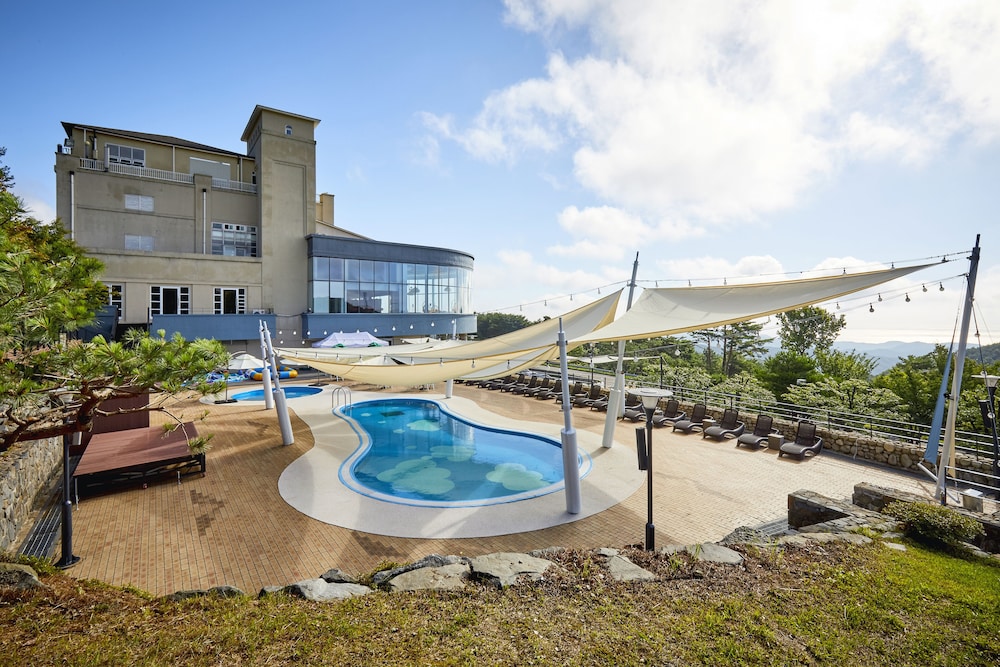 The Mauna Ocean Resort