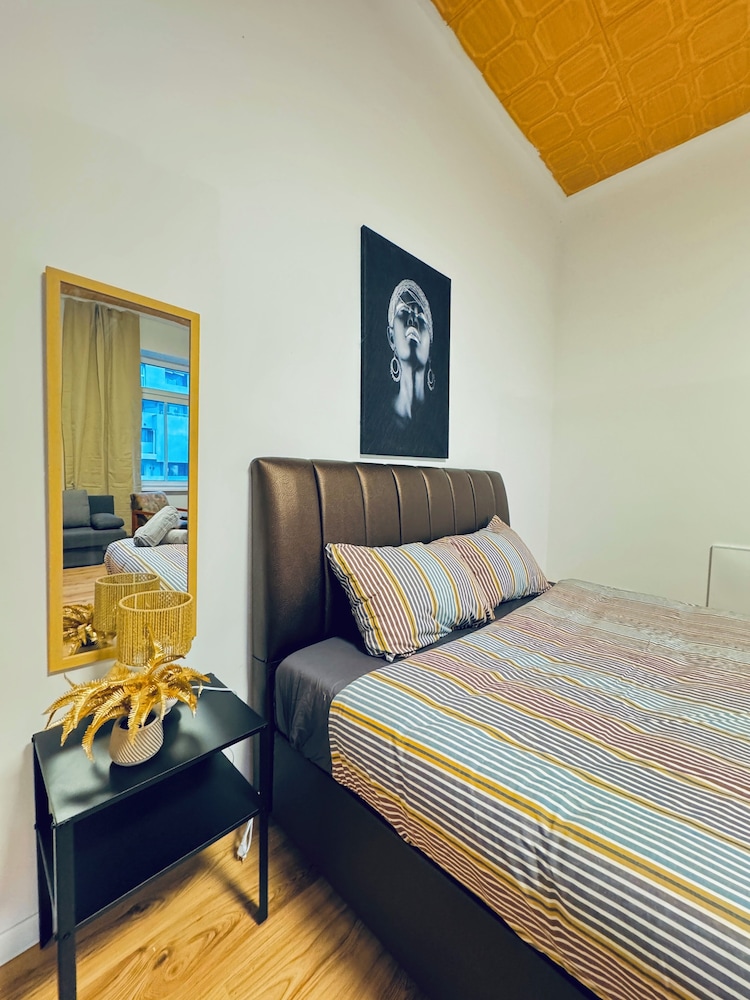 Comfy Studio Apt Near FAC Platz
