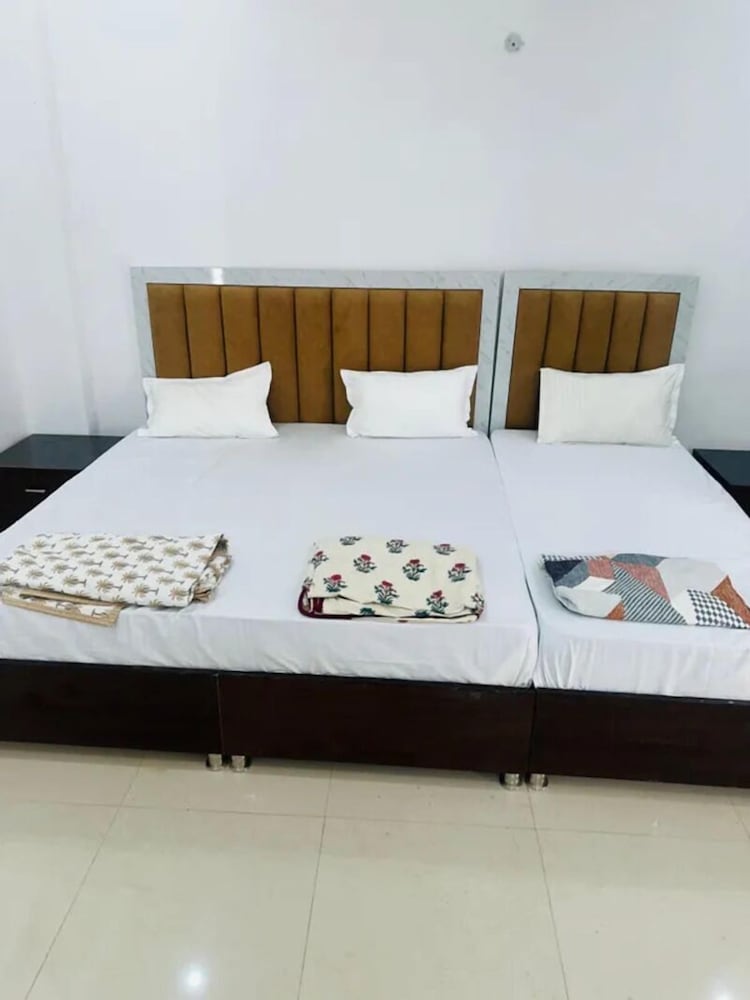 Fabhotel Shri Hari Singh Dham