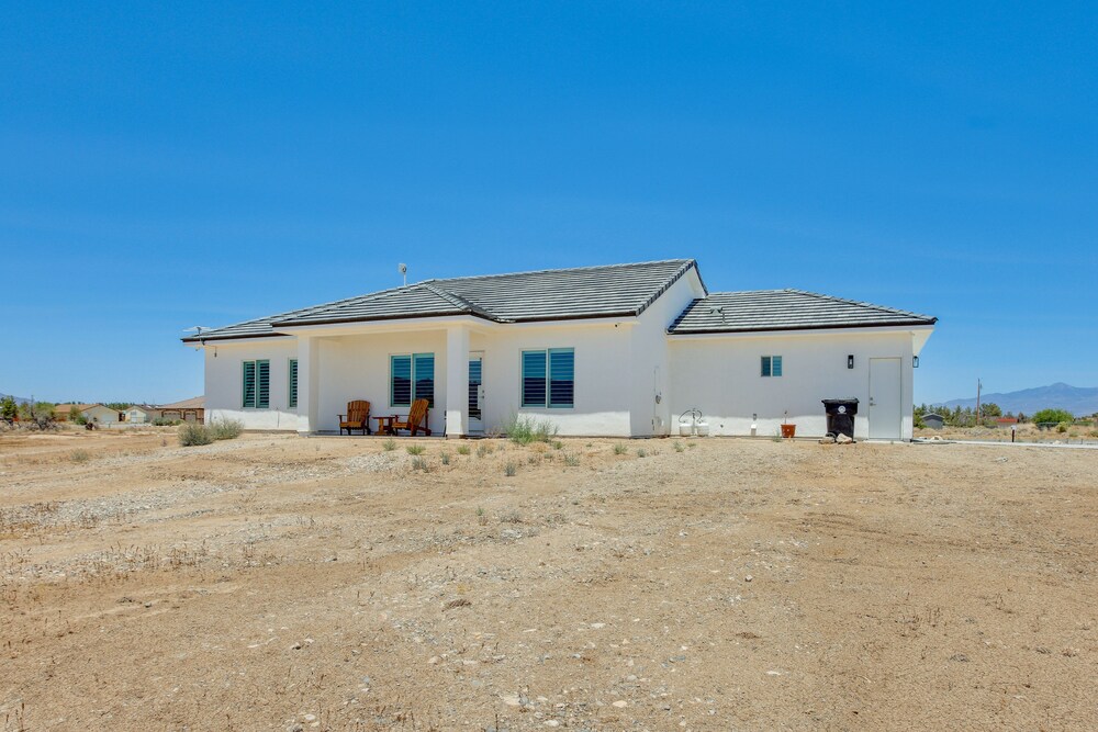 Serene Pahrump Cottage w/ Mountain Views! view 5