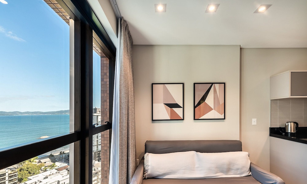 MHF II Apts Variados em Prédio com Vista para o Mar em Itapema