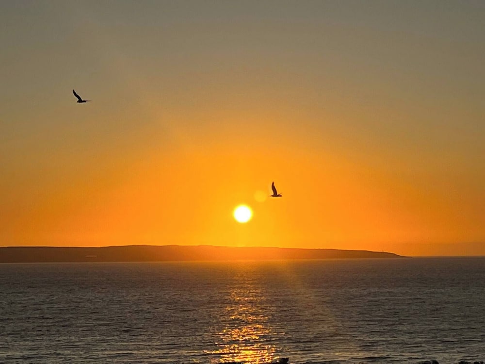 Whispering Waves - Serene Langebaan Getaway With Breathtaking Views