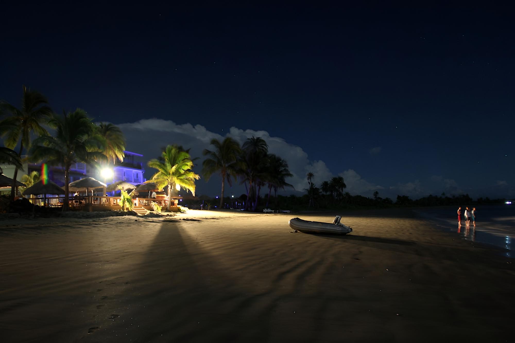Travellers Beach Resort - Hostel