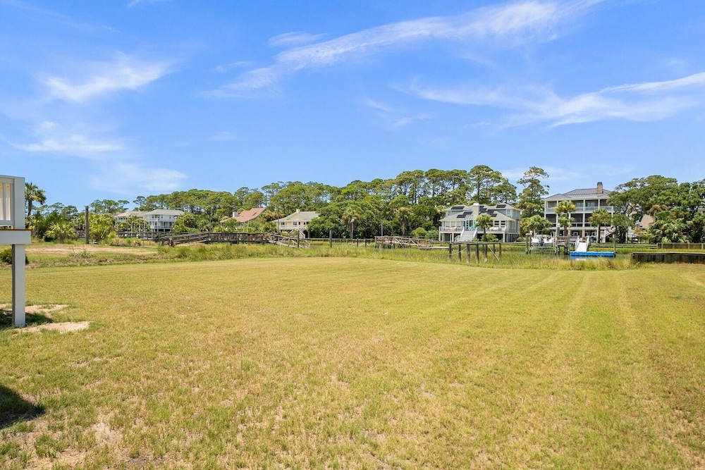 Coastal Charm With Canal Views - 419 Tarpon Blvd, Fripp Island