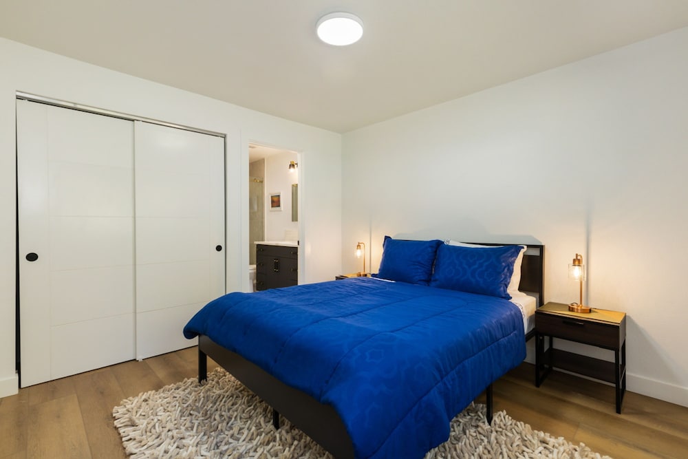 Comfy Stay in Bellevue w Parking Included