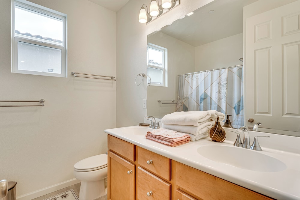 Newly Built Home w/ Patio: 4 Mi to Dtwn Hollister
