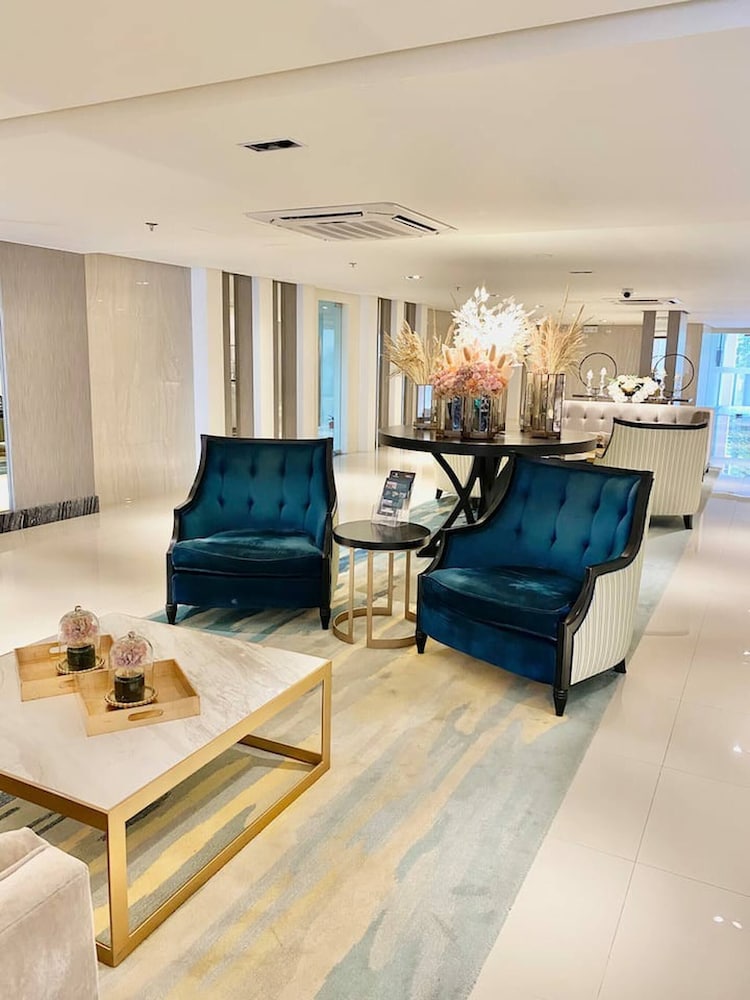 Cozy Iloilo City Condo With Shared Pool and Fitness Center