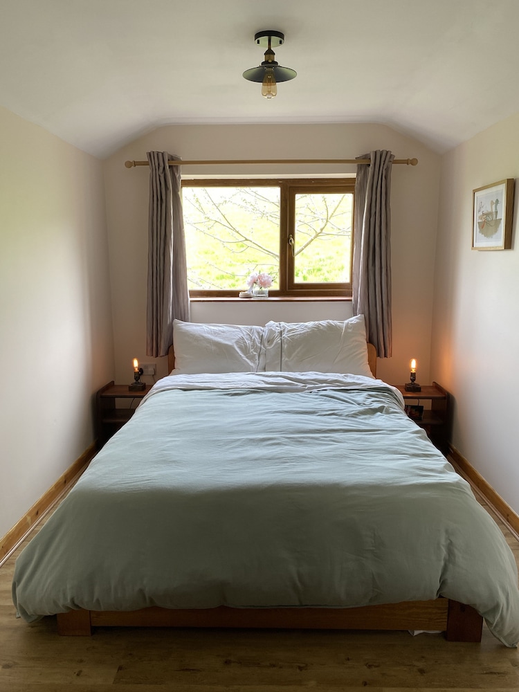 Little Cottage - A Peaceful 3Bd Retreat For 5