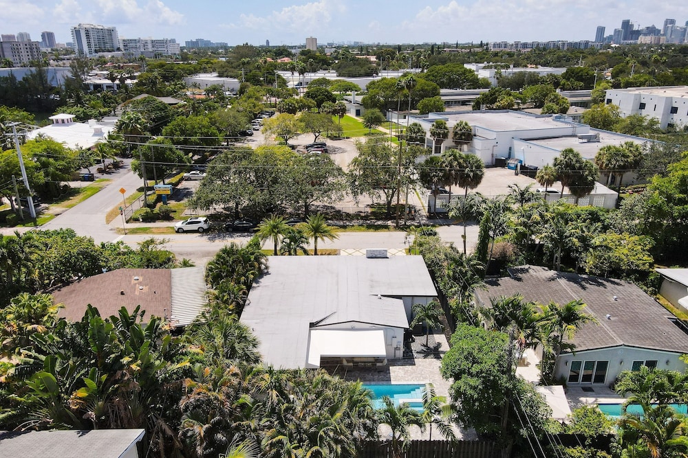 Turtle Nest by Avantstay Near Downtown Beaches - Chic FL Escape