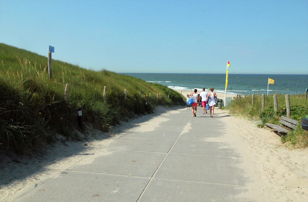 Pleasing Holiday Home in 't Zand near Dutch Coast view 4
