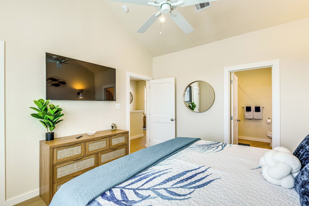 1 Mi to Beach: Home w/ Pool Access in Port Aransas