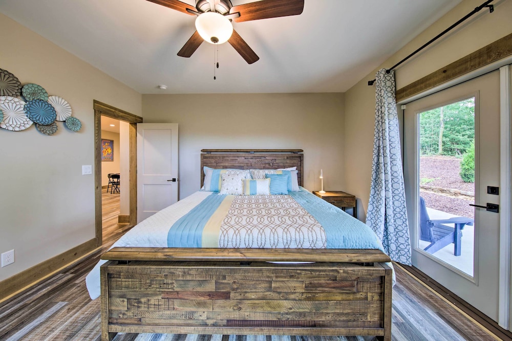 Charming Ellijay Escape: Hot Tub + Game Room view 2