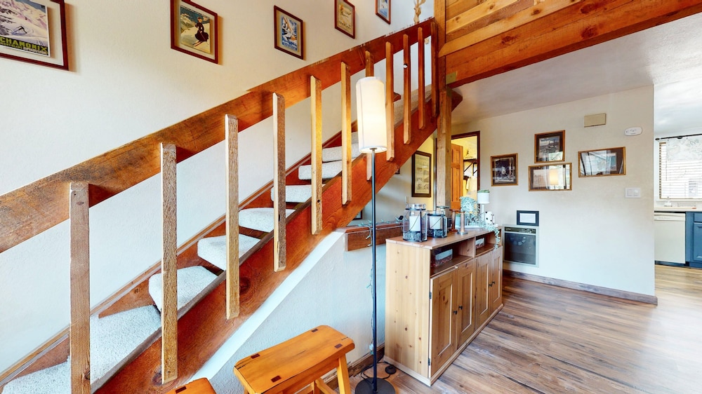 Mammoth Sierra Townhomes #25 3 Bedroom Condo