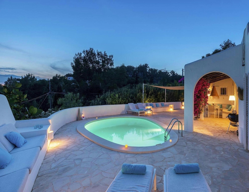 Tranquil Villa With Private Pool