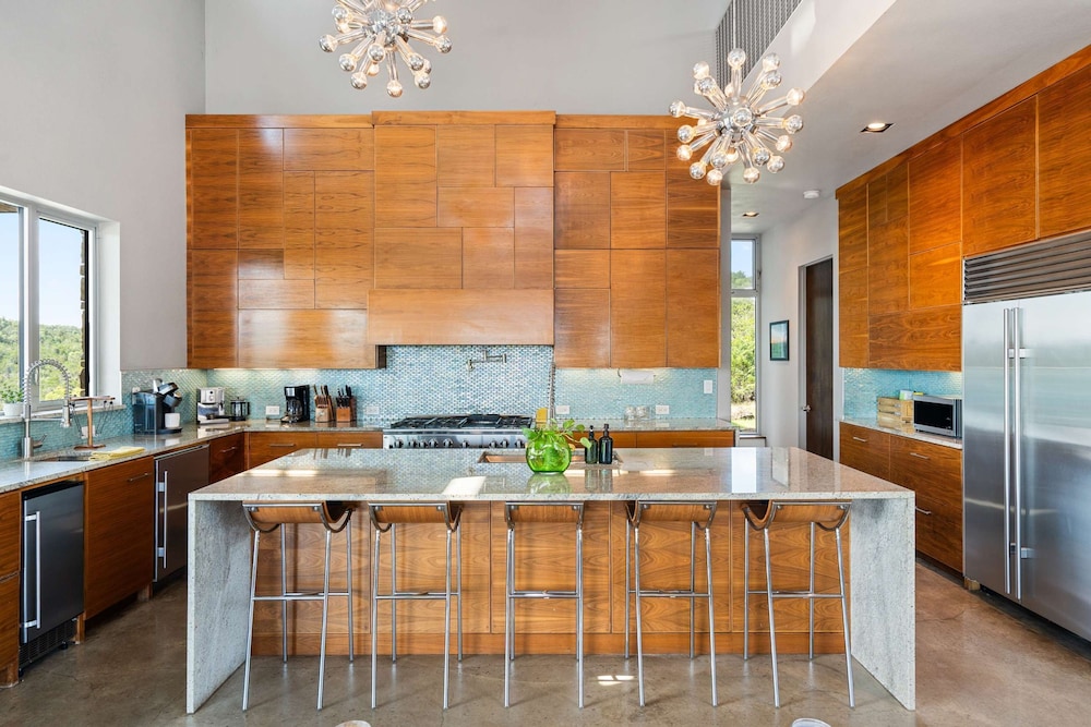 Luxury 4BR Hilltop Retreat With Scenic Views