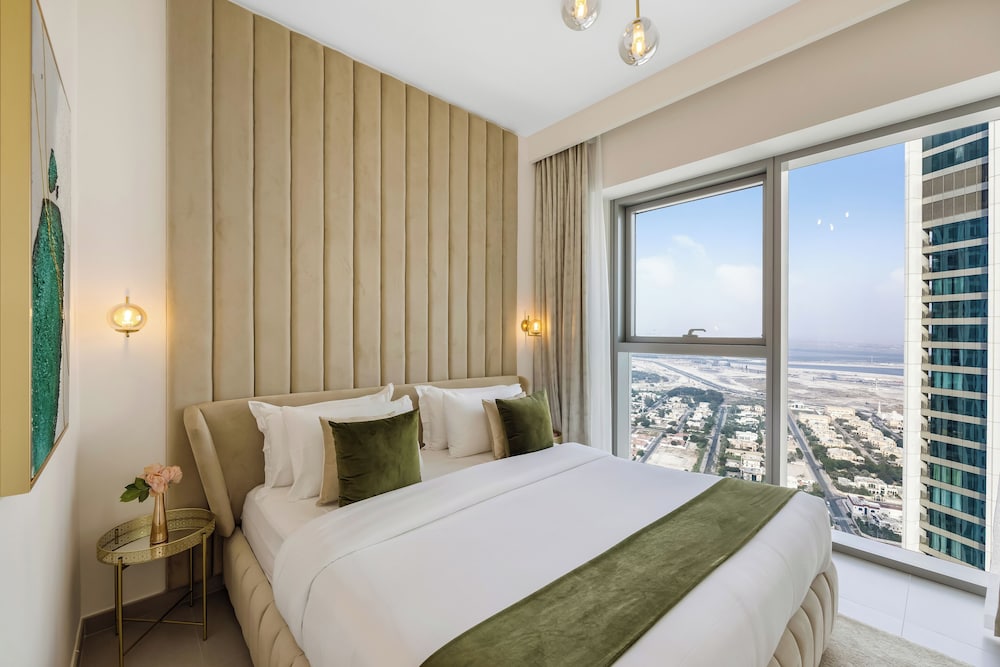 Durrani Homes - Majestic 4BR at Downtown