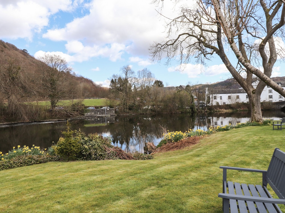 Riverside Hideaway