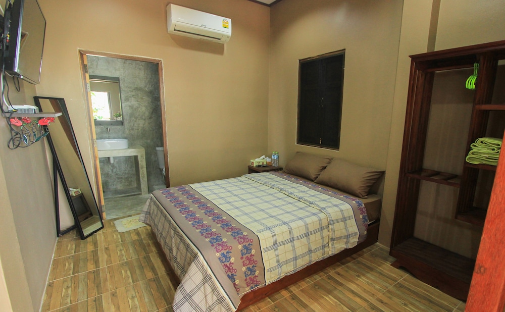 T.K. Beach Resort Koh Mak view 4