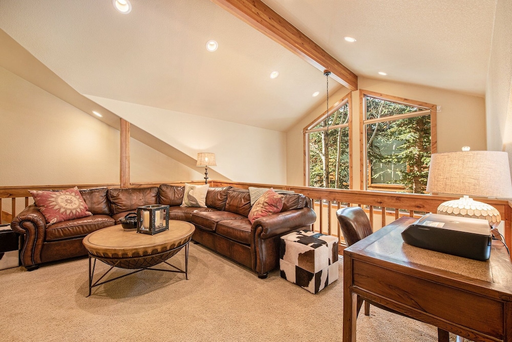 Fall River Retreat - Monthly Long-term Vacation Rental 3 Bedroom Townhouse by RedAwning
