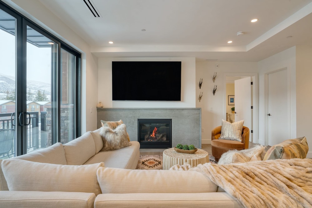 Alpine Oasis Luxury Living Near Vail With Outdoor Oasis Pool and Game Room